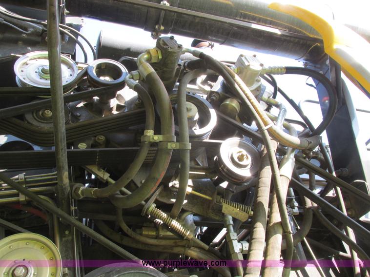 image for item A8728 2010 New Holland CR9070 combine