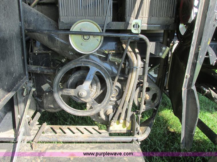 image for item A8728 2010 New Holland CR9070 combine