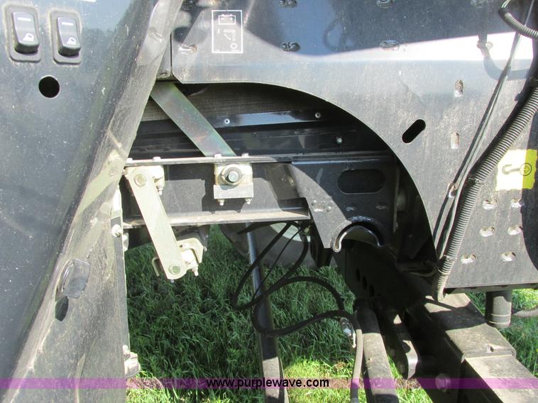 image for item A8728 2010 New Holland CR9070 combine