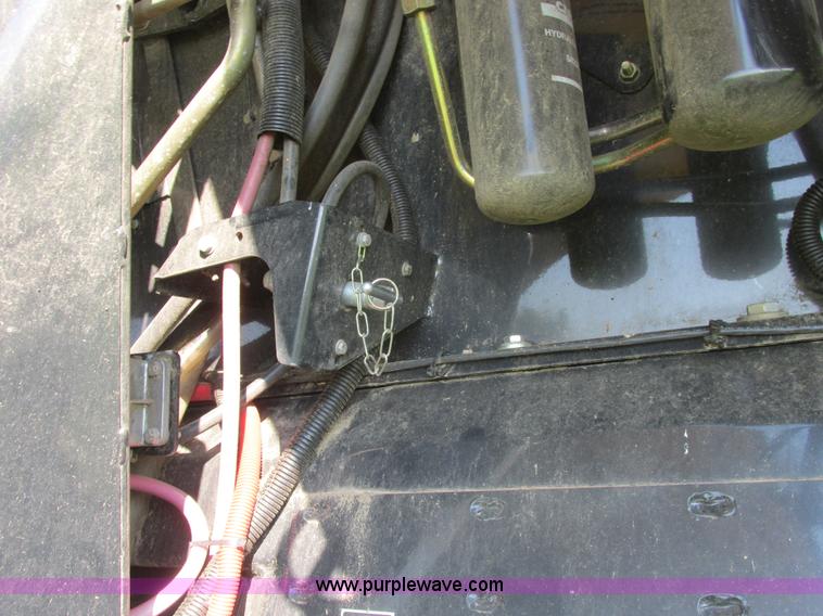 image for item A8728 2010 New Holland CR9070 combine