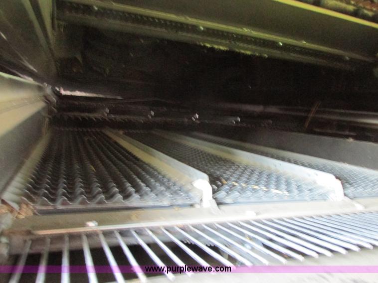 image for item A8728 2010 New Holland CR9070 combine