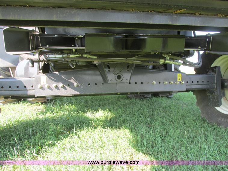 image for item A8728 2010 New Holland CR9070 combine