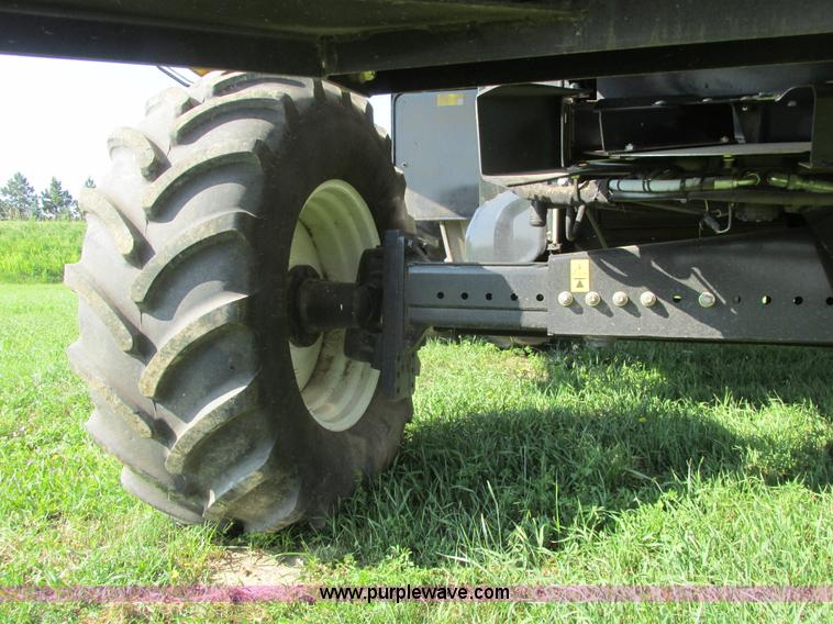 image for item A8728 2010 New Holland CR9070 combine