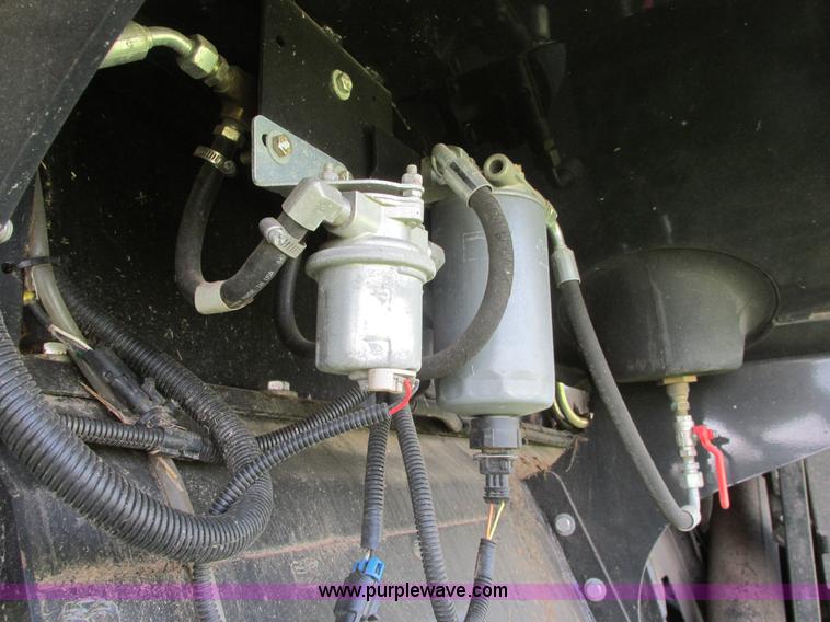 image for item A8728 2010 New Holland CR9070 combine