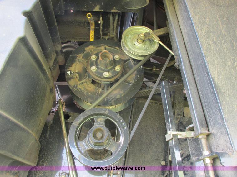 image for item A8728 2010 New Holland CR9070 combine