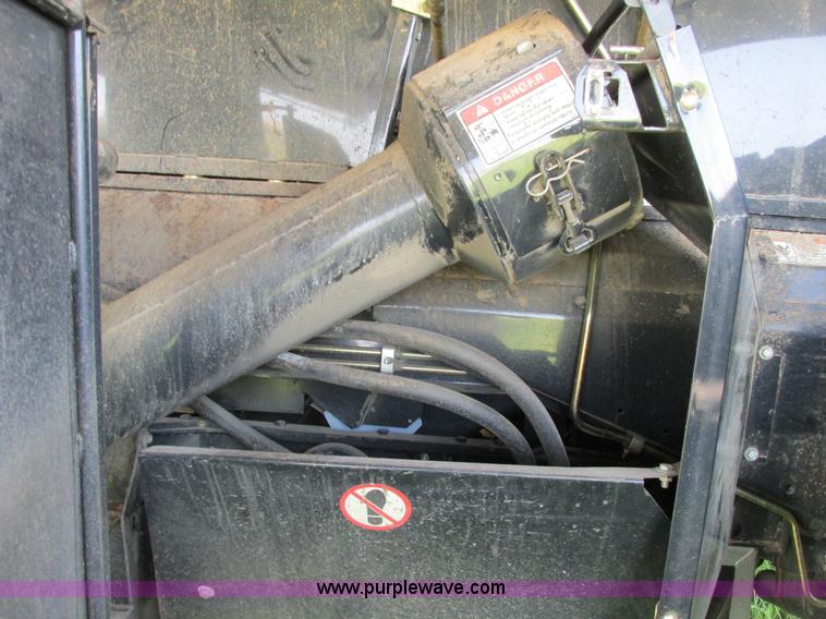 image for item A8728 2010 New Holland CR9070 combine