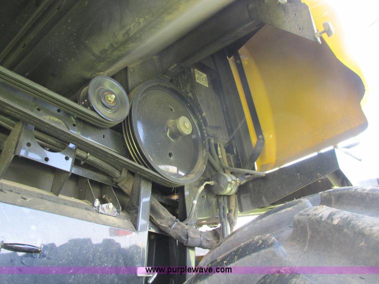 image for item A8728 2010 New Holland CR9070 combine