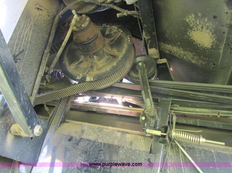 image for item A8728 2010 New Holland CR9070 combine