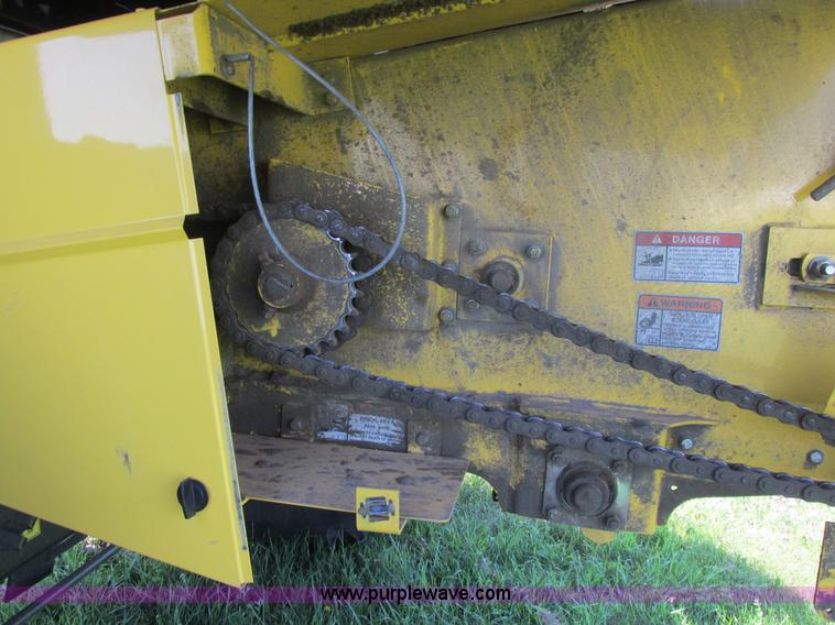 image for item A8728 2010 New Holland CR9070 combine