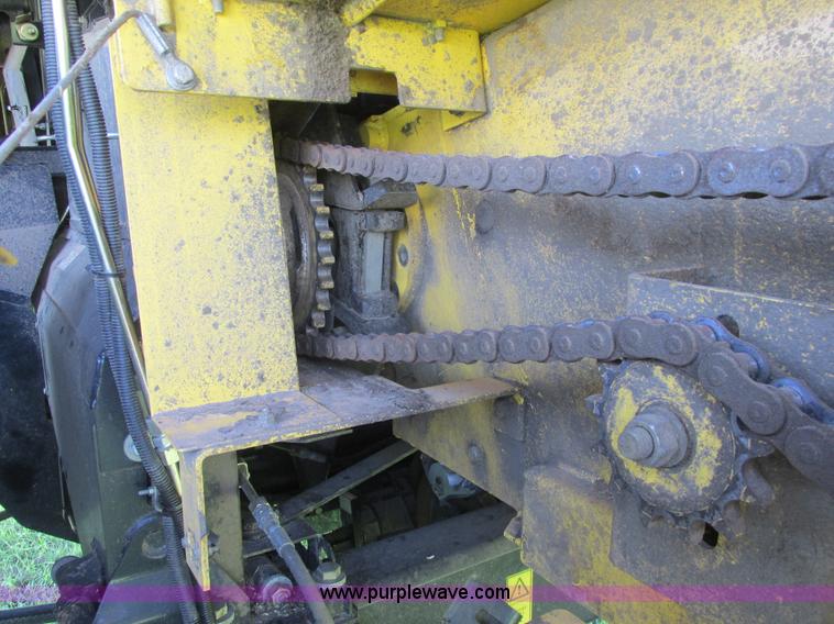 image for item A8728 2010 New Holland CR9070 combine