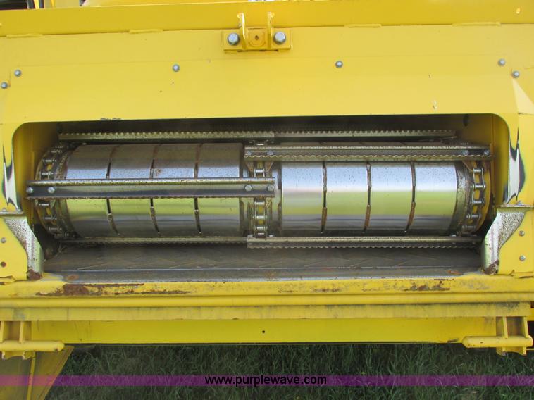 image for item A8728 2010 New Holland CR9070 combine