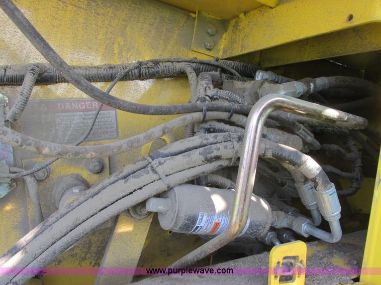 image for item A8728 2010 New Holland CR9070 combine