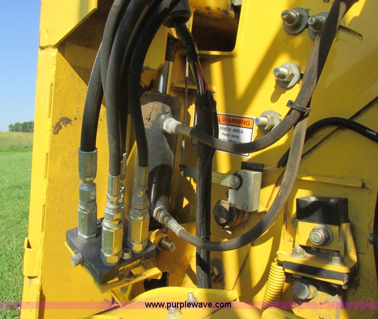 image for item A8728 2010 New Holland CR9070 combine