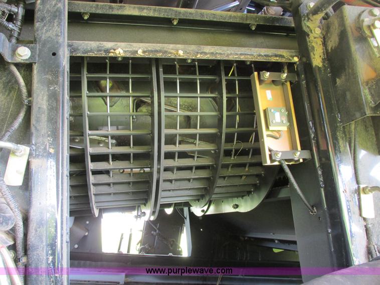 image for item A8728 2010 New Holland CR9070 combine