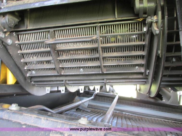 image for item A8728 2010 New Holland CR9070 combine