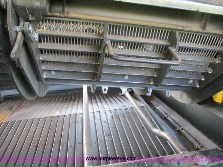 image for item A8728 2010 New Holland CR9070 combine