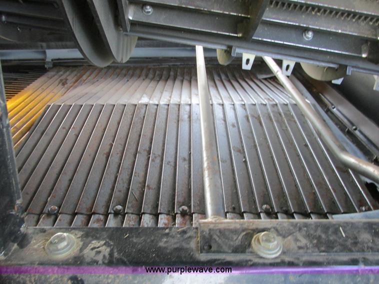 image for item A8728 2010 New Holland CR9070 combine