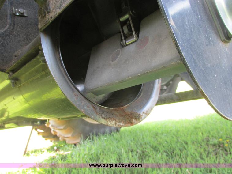 image for item A8728 2010 New Holland CR9070 combine