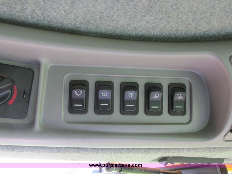 image for item A8728 2010 New Holland CR9070 combine