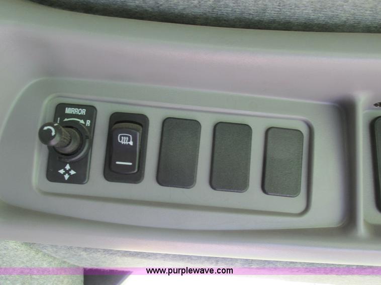 image for item A8728 2010 New Holland CR9070 combine