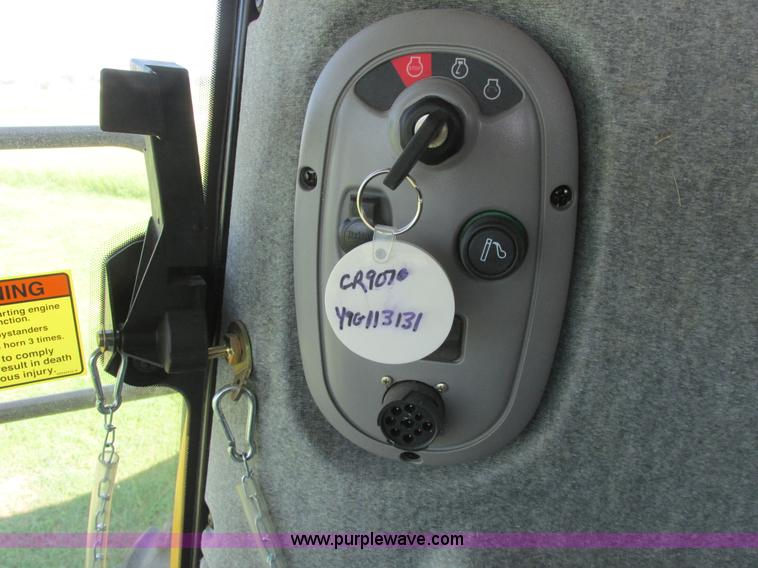 image for item A8728 2010 New Holland CR9070 combine