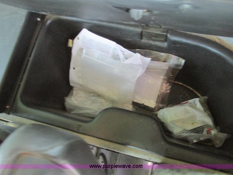 image for item A8728 2010 New Holland CR9070 combine