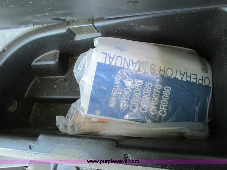 image for item A8728 2010 New Holland CR9070 combine