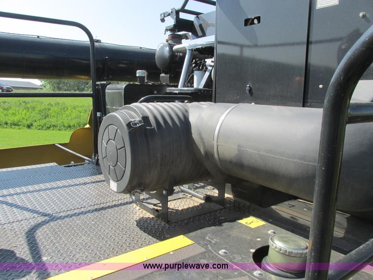 image for item A8728 2010 New Holland CR9070 combine