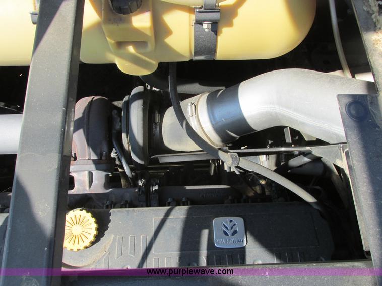 image for item A8728 2010 New Holland CR9070 combine