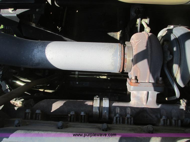 image for item A8728 2010 New Holland CR9070 combine