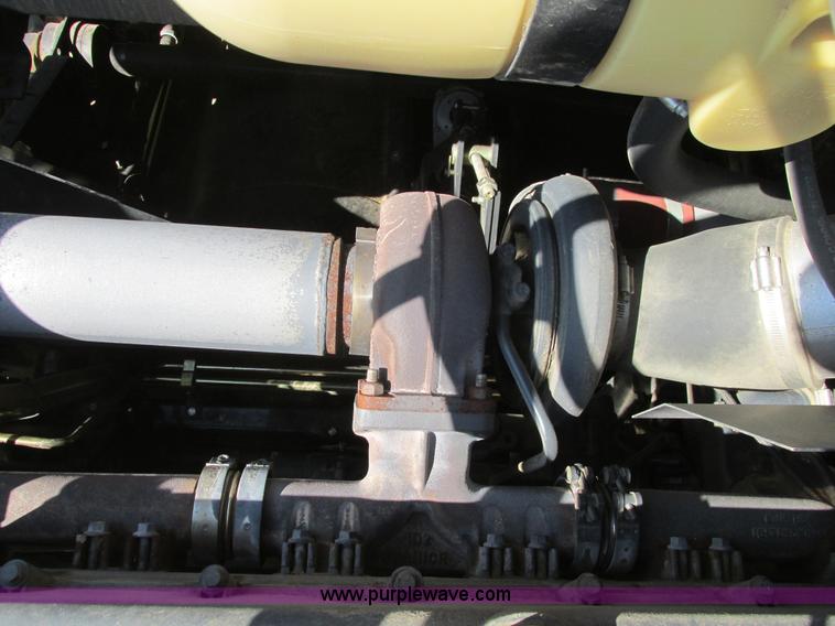 image for item A8728 2010 New Holland CR9070 combine