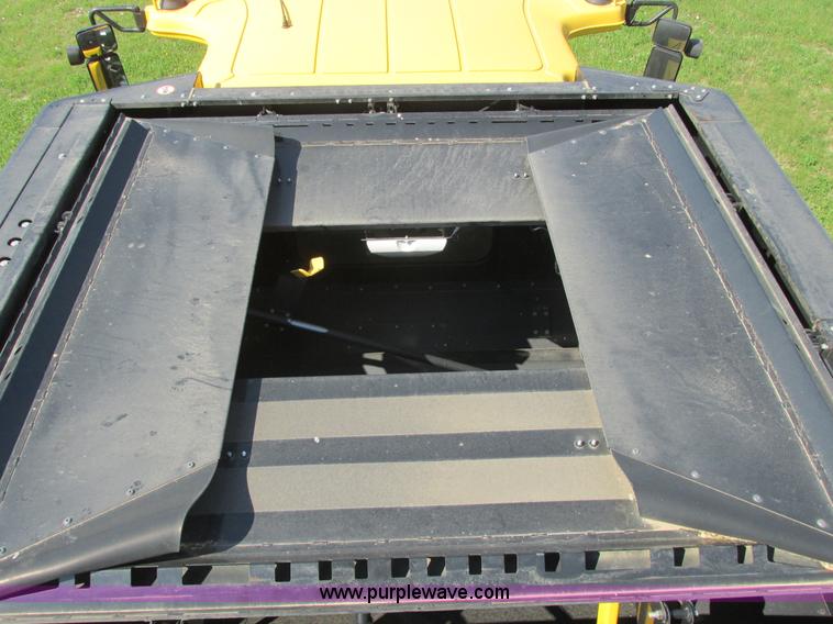 image for item A8728 2010 New Holland CR9070 combine