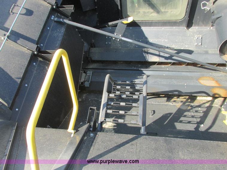 image for item A8728 2010 New Holland CR9070 combine