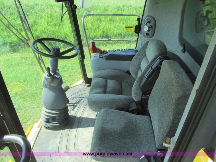 image for item A8728 2010 New Holland CR9070 combine