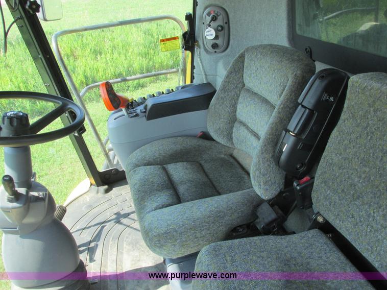 image for item A8728 2010 New Holland CR9070 combine