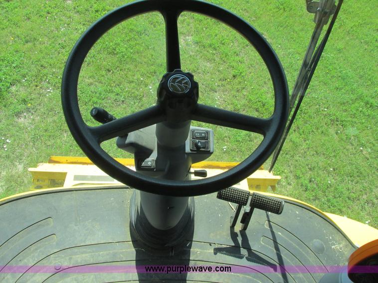 image for item A8728 2010 New Holland CR9070 combine