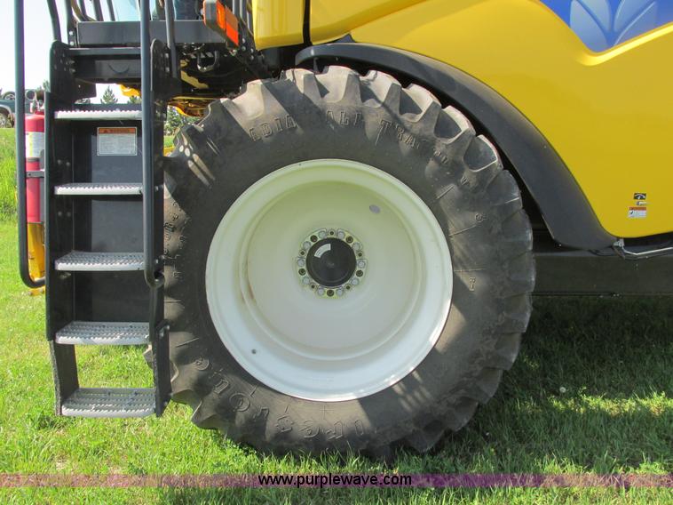 image for item A8728 2010 New Holland CR9070 combine
