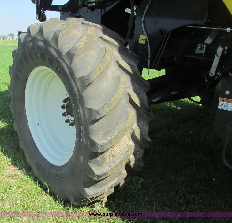 image for item A8728 2010 New Holland CR9070 combine