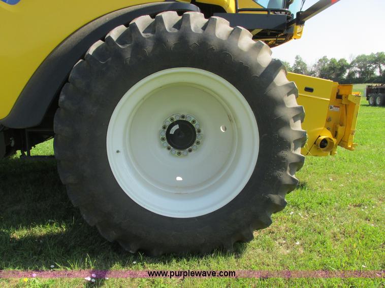 image for item A8728 2010 New Holland CR9070 combine