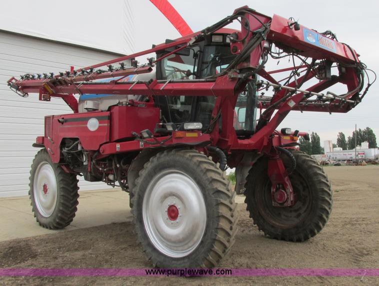 image for item A8731 2004 Miller Nitro 2200T self-propelled sprayer