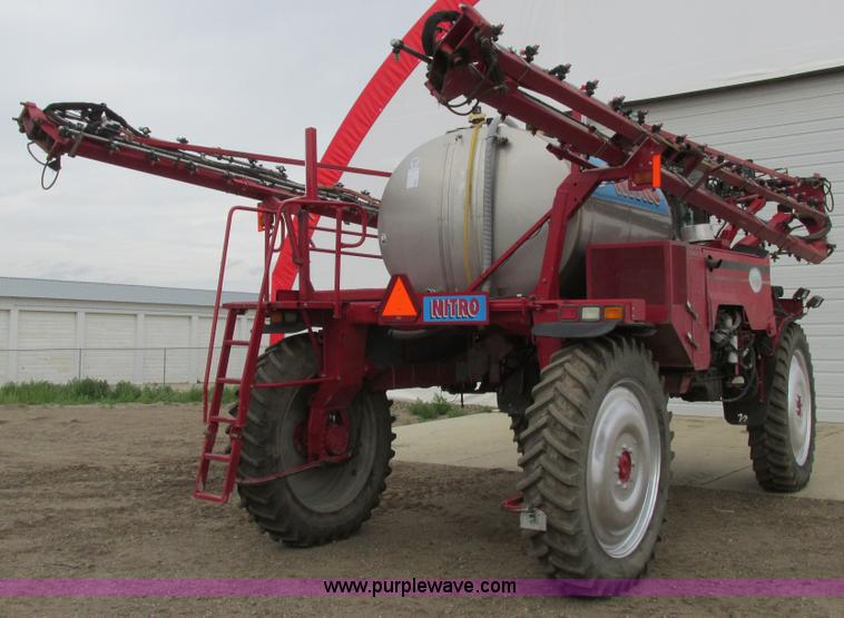 image for item A8731 2004 Miller Nitro 2200T self-propelled sprayer