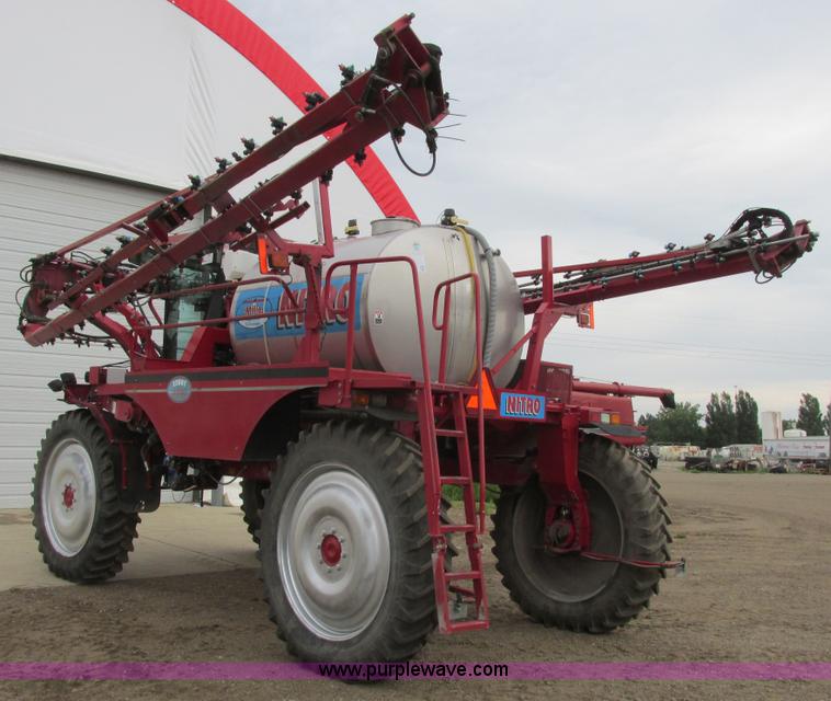 image for item A8731 2004 Miller Nitro 2200T self-propelled sprayer