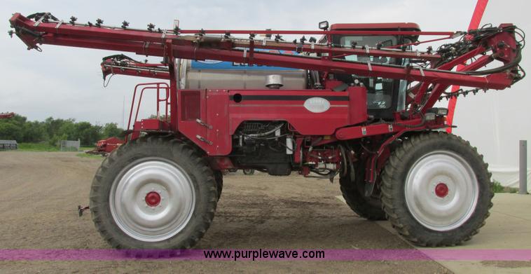 image for item A8731 2004 Miller Nitro 2200T self-propelled sprayer
