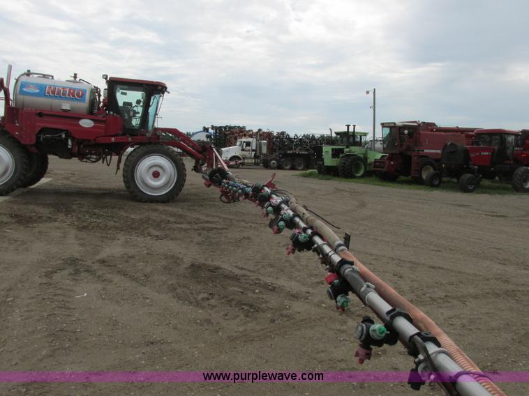 image for item A8731 2004 Miller Nitro 2200T self-propelled sprayer