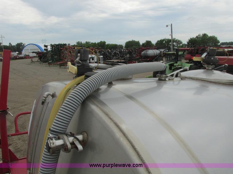image for item A8731 2004 Miller Nitro 2200T self-propelled sprayer