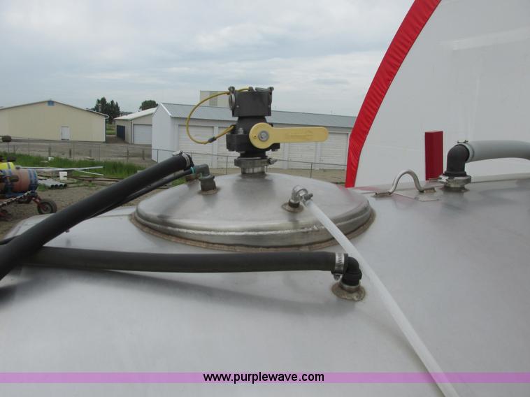 image for item A8731 2004 Miller Nitro 2200T self-propelled sprayer