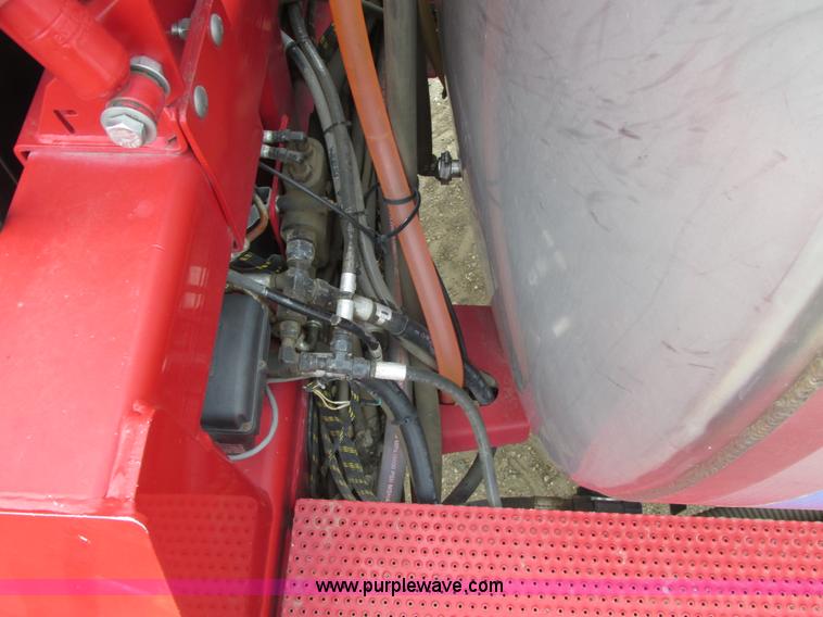 image for item A8731 2004 Miller Nitro 2200T self-propelled sprayer