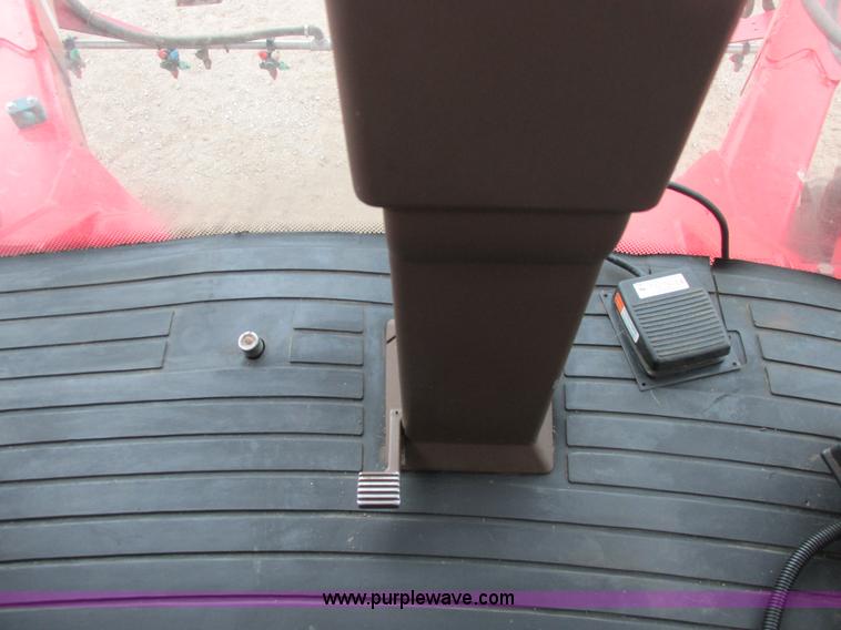 image for item A8731 2004 Miller Nitro 2200T self-propelled sprayer