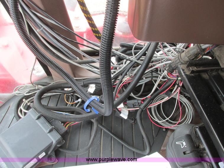 image for item A8731 2004 Miller Nitro 2200T self-propelled sprayer