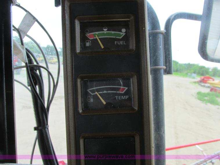 image for item A8731 2004 Miller Nitro 2200T self-propelled sprayer